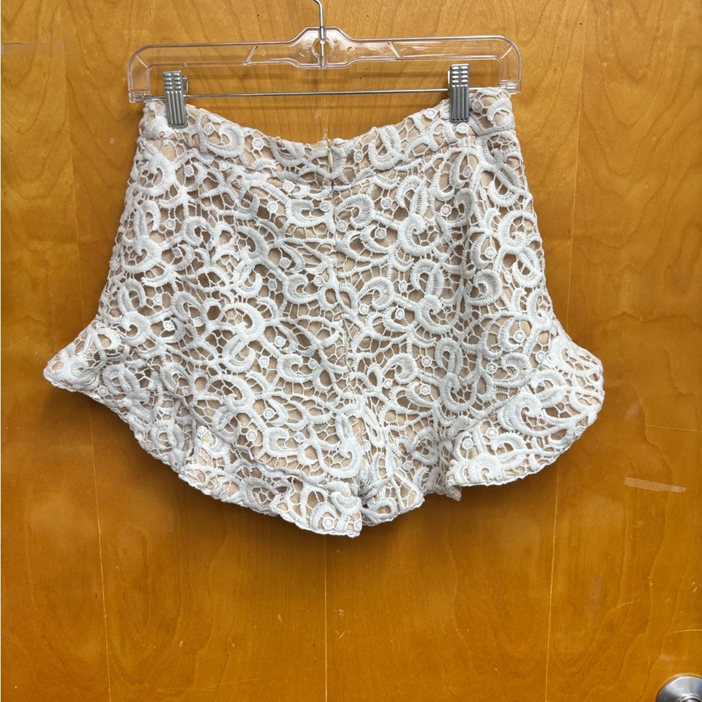 DO+BE Cream and White Lace Shorts and Top set - Picture 12 of 13